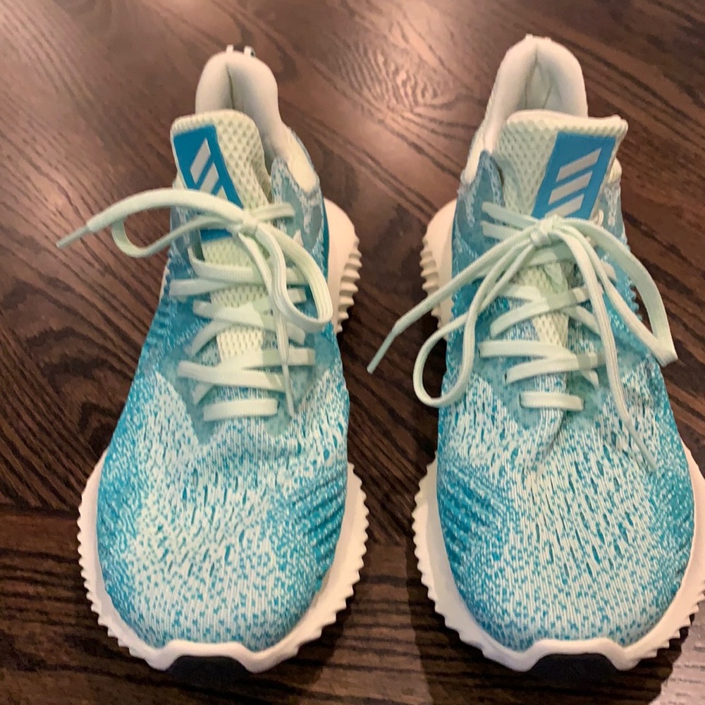 Like New Adidas Bounce Athletic Shoes